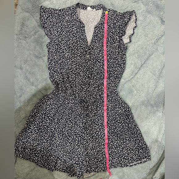 Gap like new very cute floral romper with elastic tie on waste &ruffled sleeves - Picture 5 of 8